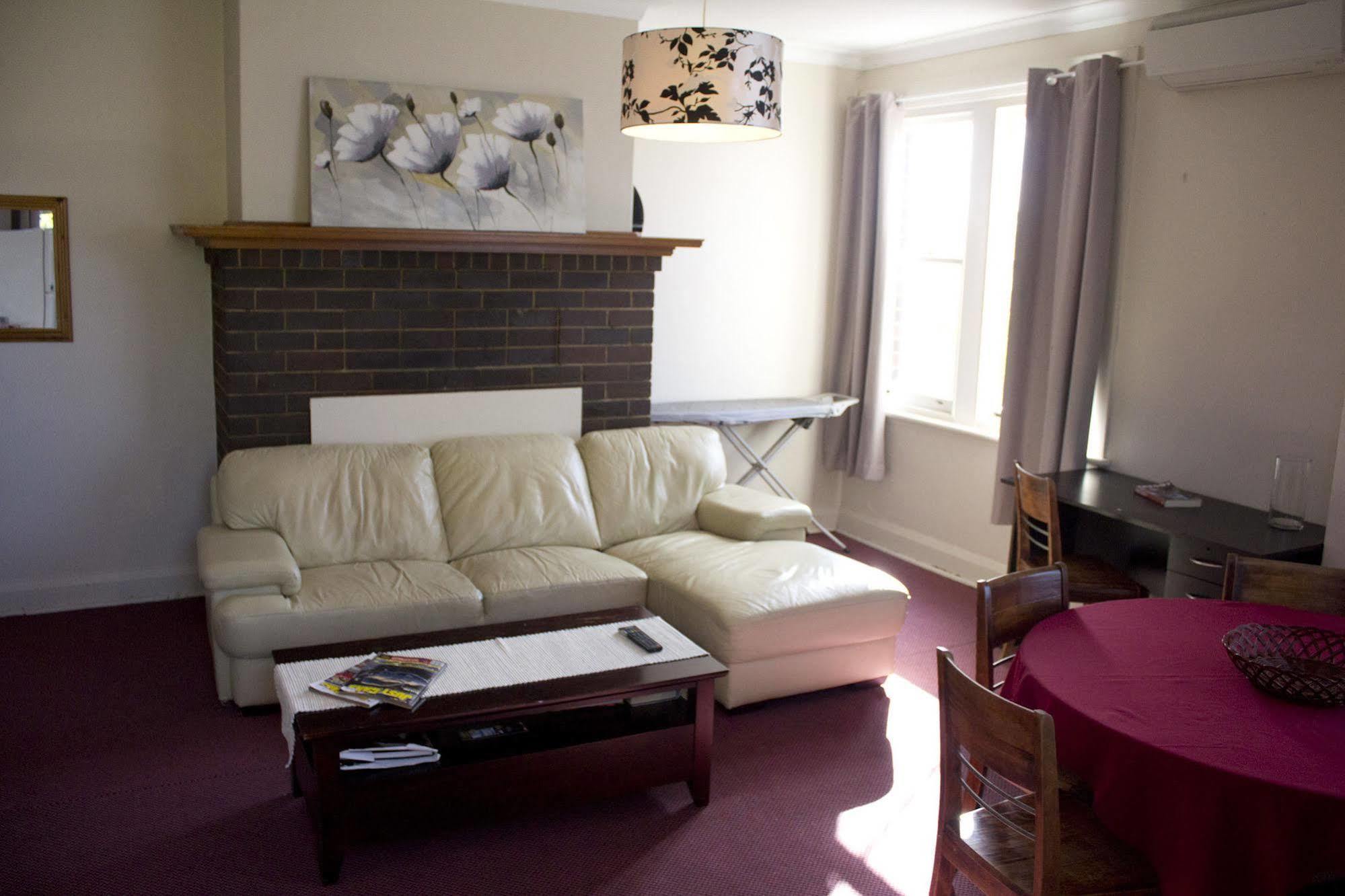 Court House Hotel Boorowa Eksteriør bilde
